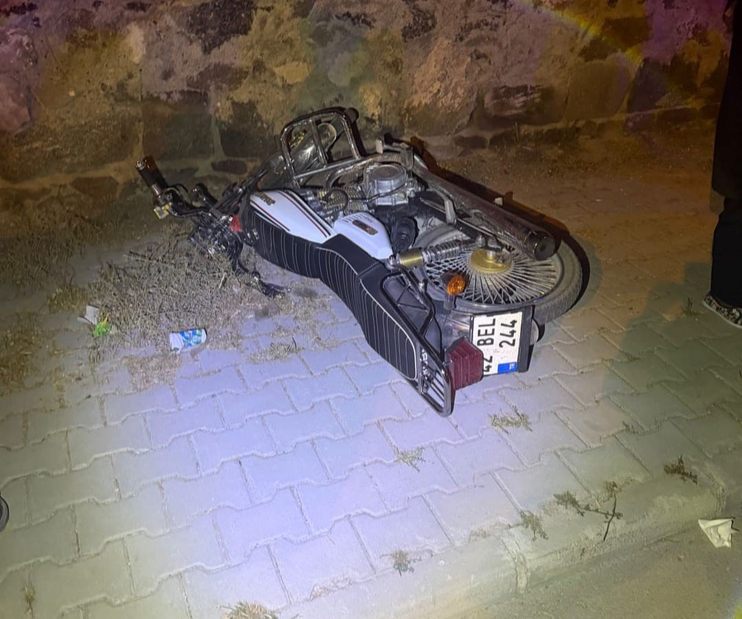 Karapınar’da motosiklet ile otomobil çarpıştı: 2 yaralı