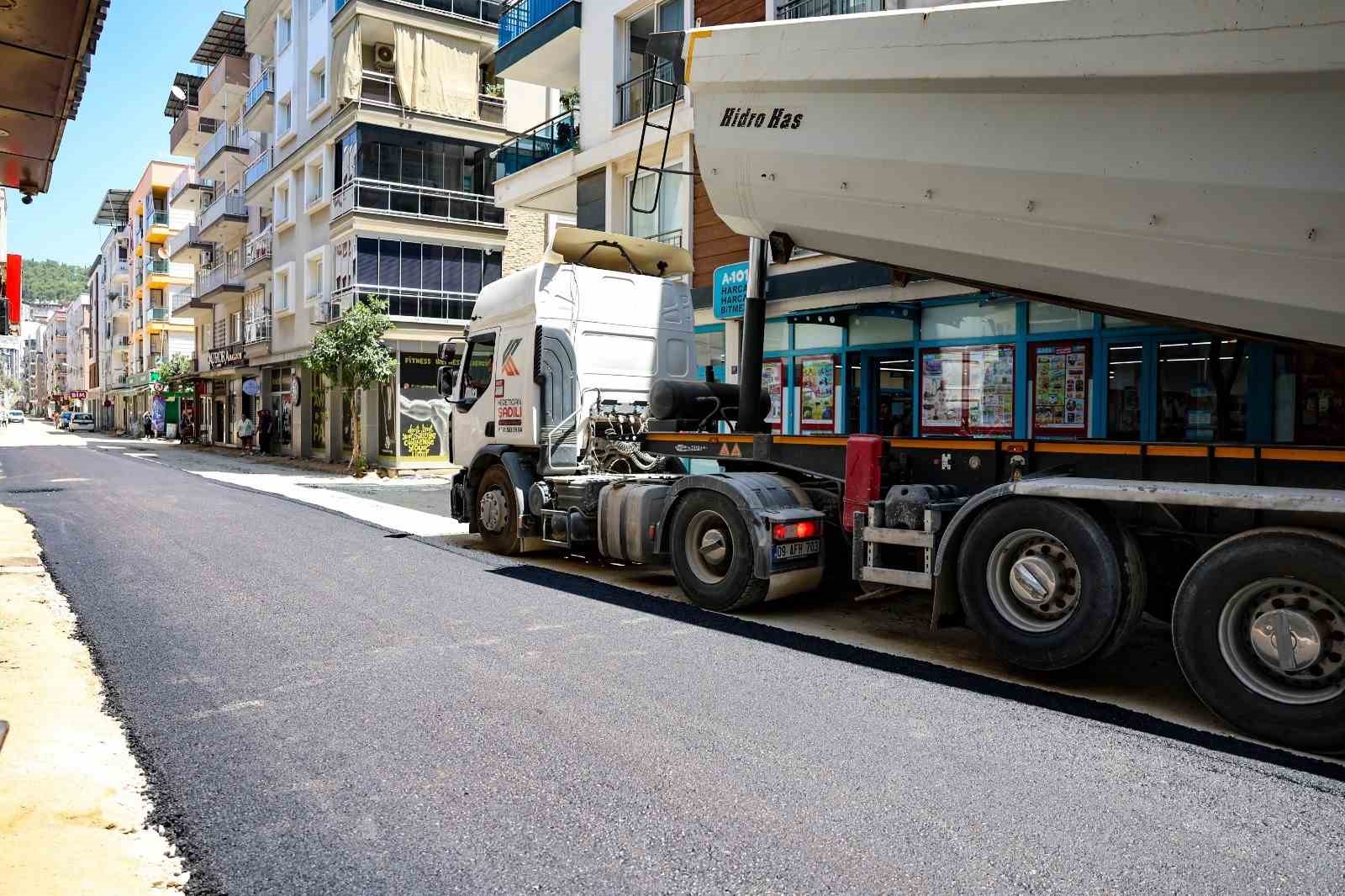 Başkan Yetişkin asfalt çalışmalarını yerinde inceledi