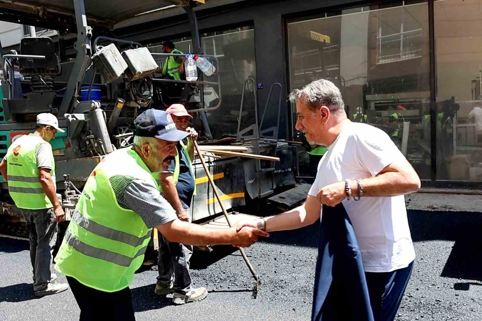 Başkan Yetişkin asfalt çalışmalarını yerinde inceledi