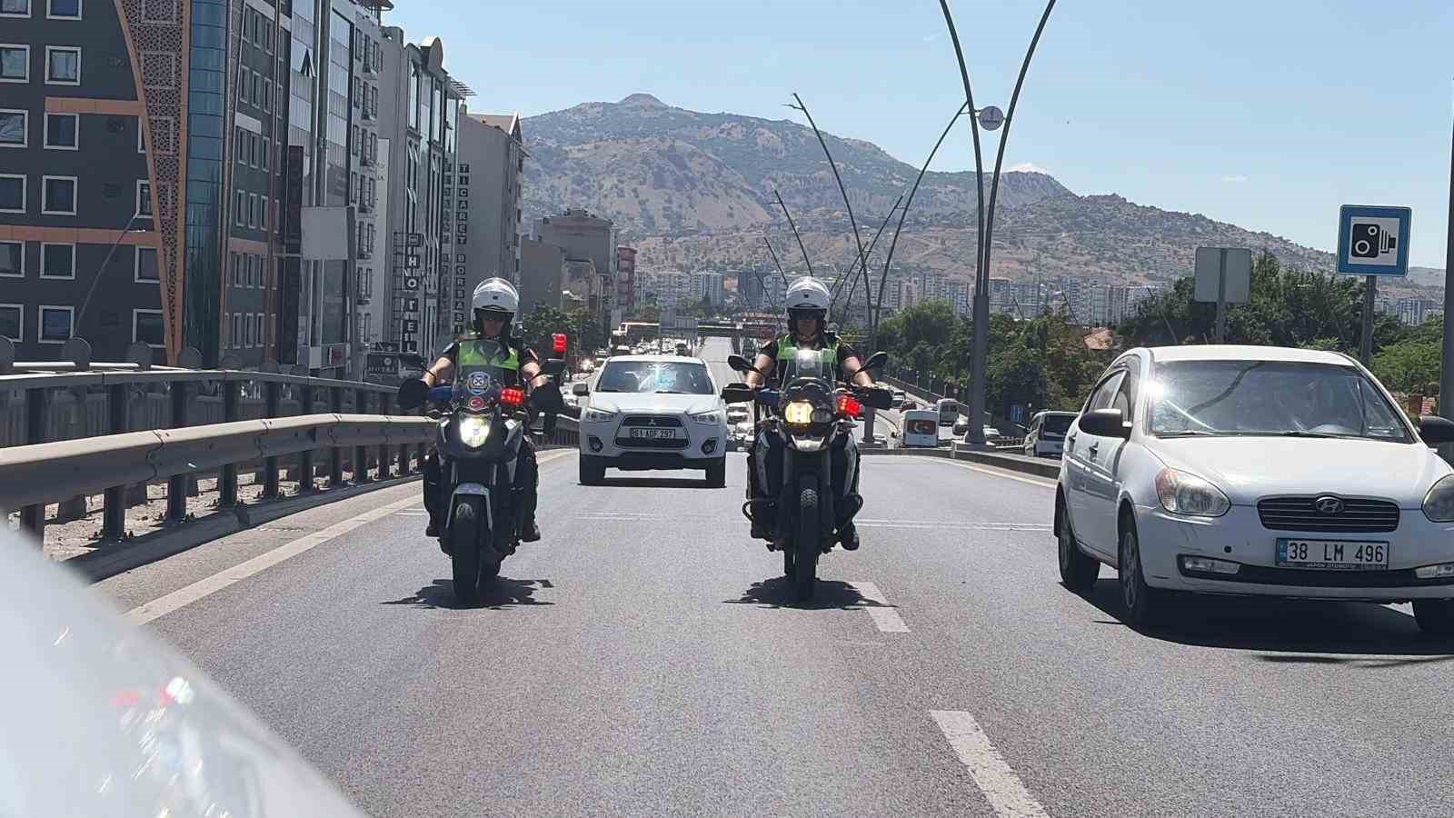 Kayseri’de başkomiserden duygu dolu emeklilik anonsu