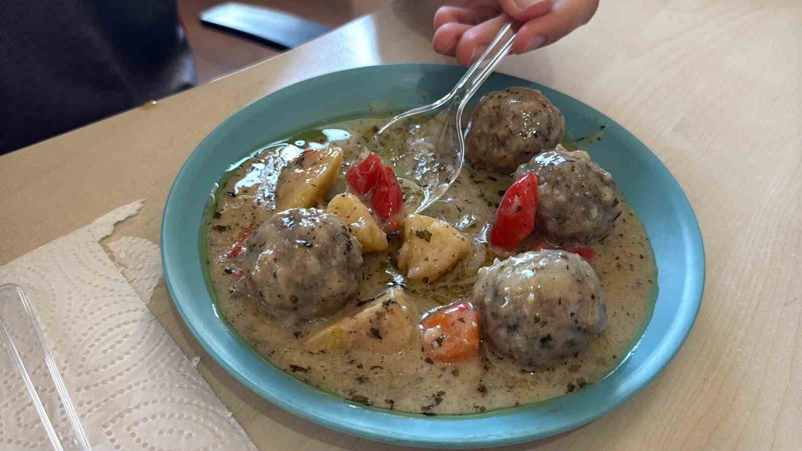 Mavi tabakla yemek yemek kalorileri yüzde 30’a kadar azaltıyor