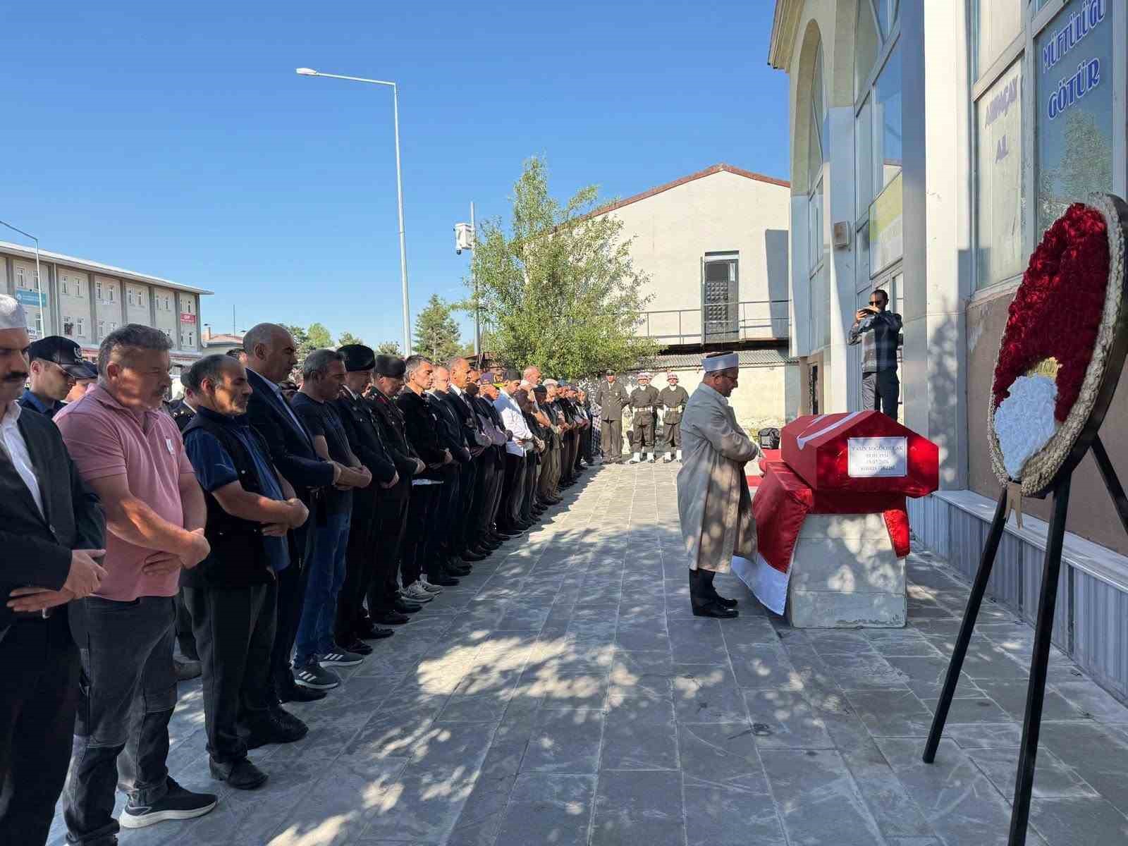 Kıbrıs Gazisi Yasin Soğukbulak Arpaçay’da askeri törenle son yolculuğuna uğurlandı