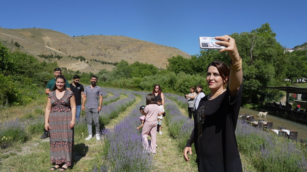 Erzincan’daki lavanta bahçesi ziyaretçilerin ilgi odağı oldu