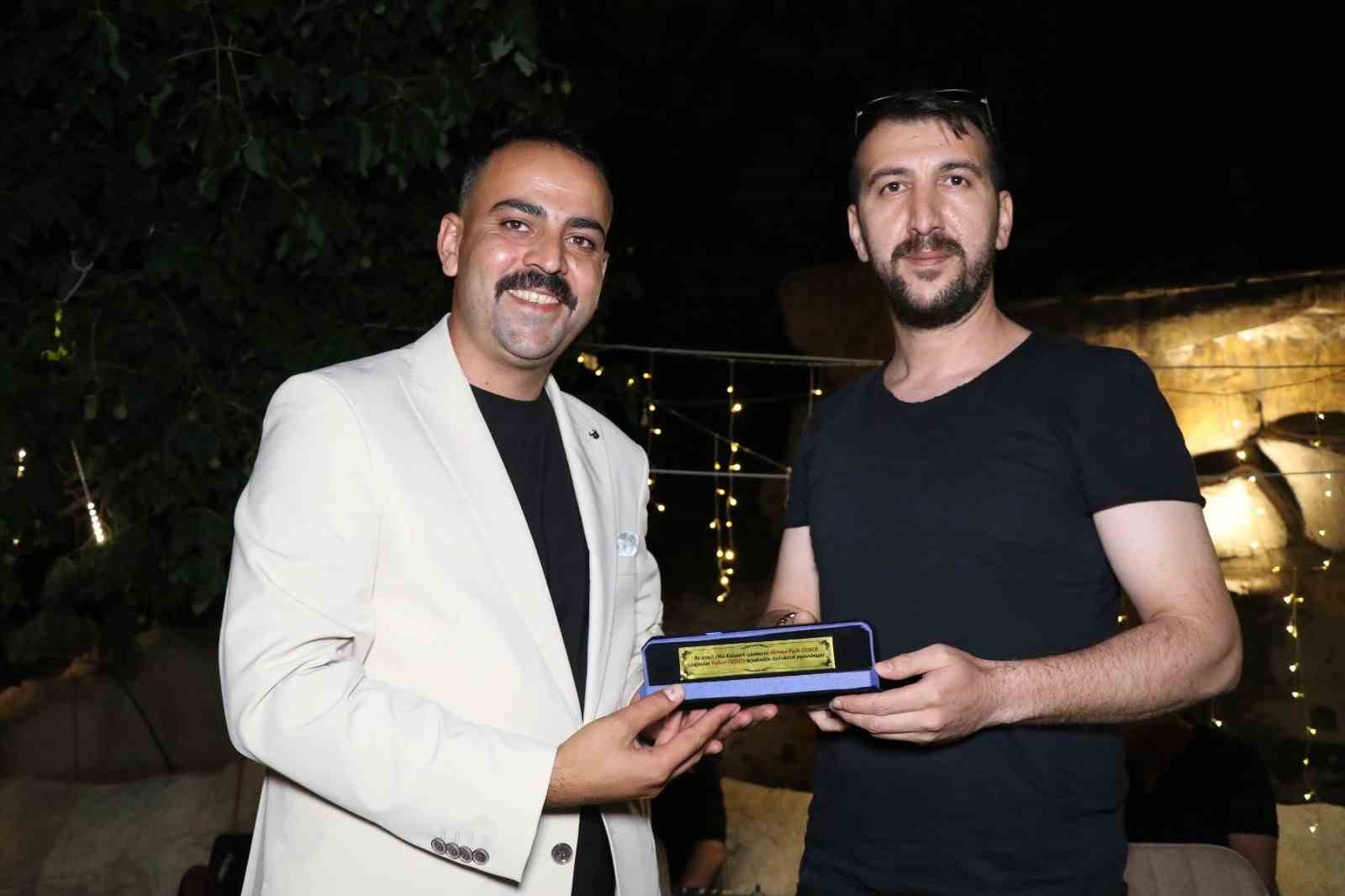 Oltu’da türkü dolu gece: Ceyhun Can konseri büyük ilgi gördü