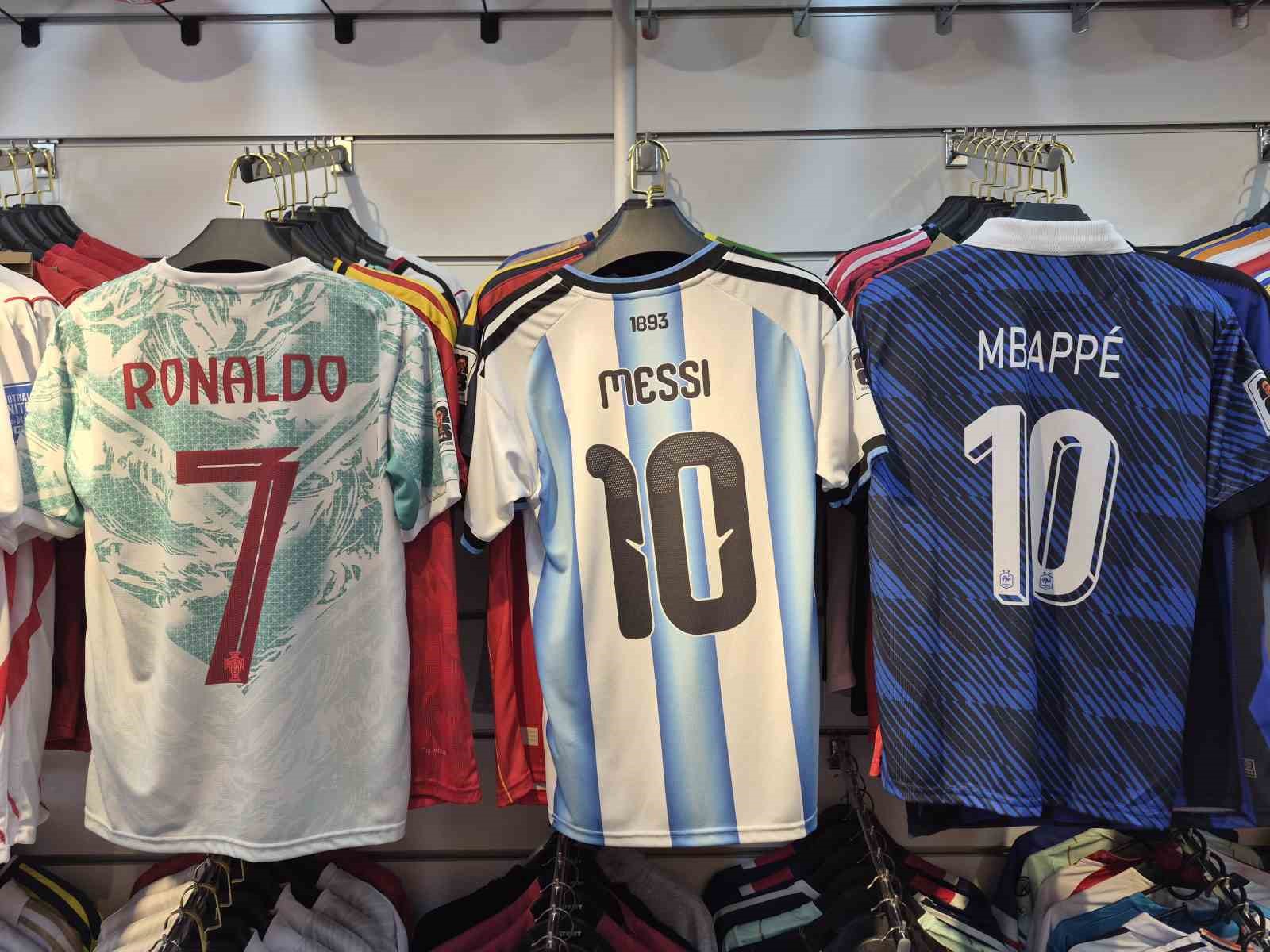 Milli maçların ardından forma satışlarında Messi hareketliliği