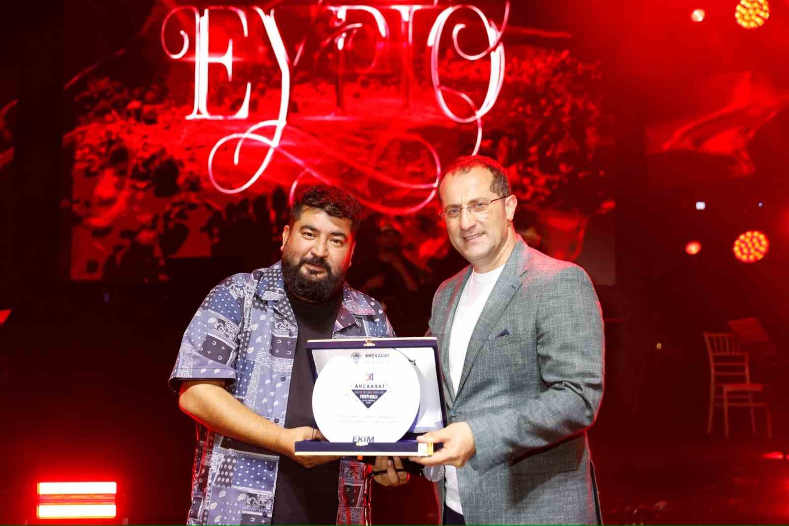 Akçaabat Eypio ile coştu