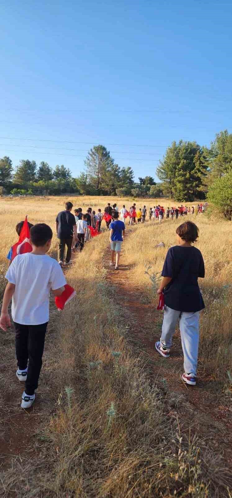 Muğla’da genç Yıldızlardan Gazze’ye destek ve şehitlere vefa yürüyüşü