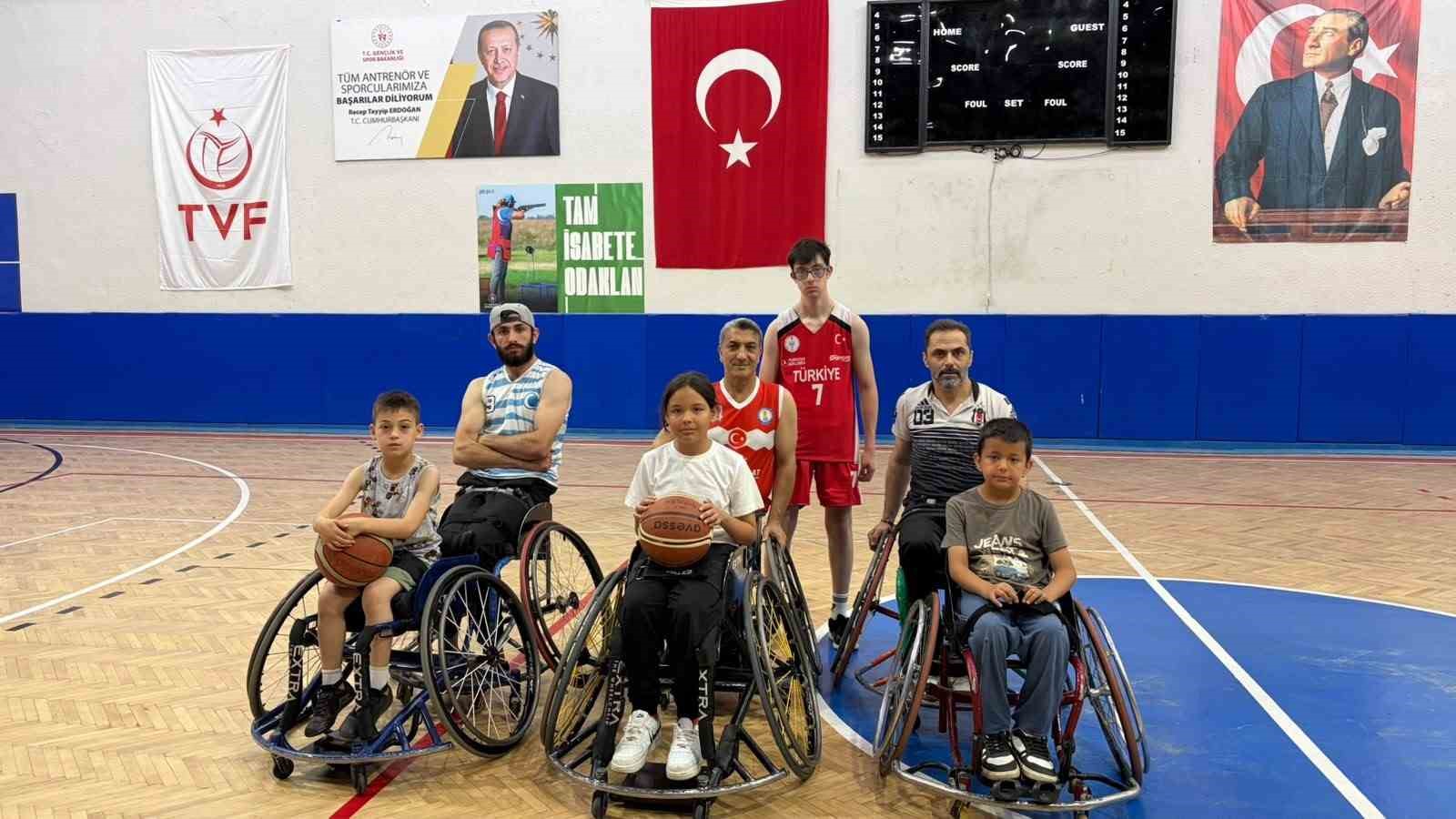 Osmaniye’de tecrübeli basketbolcular, geleceğin yıldızlarına yol gösteriyor
