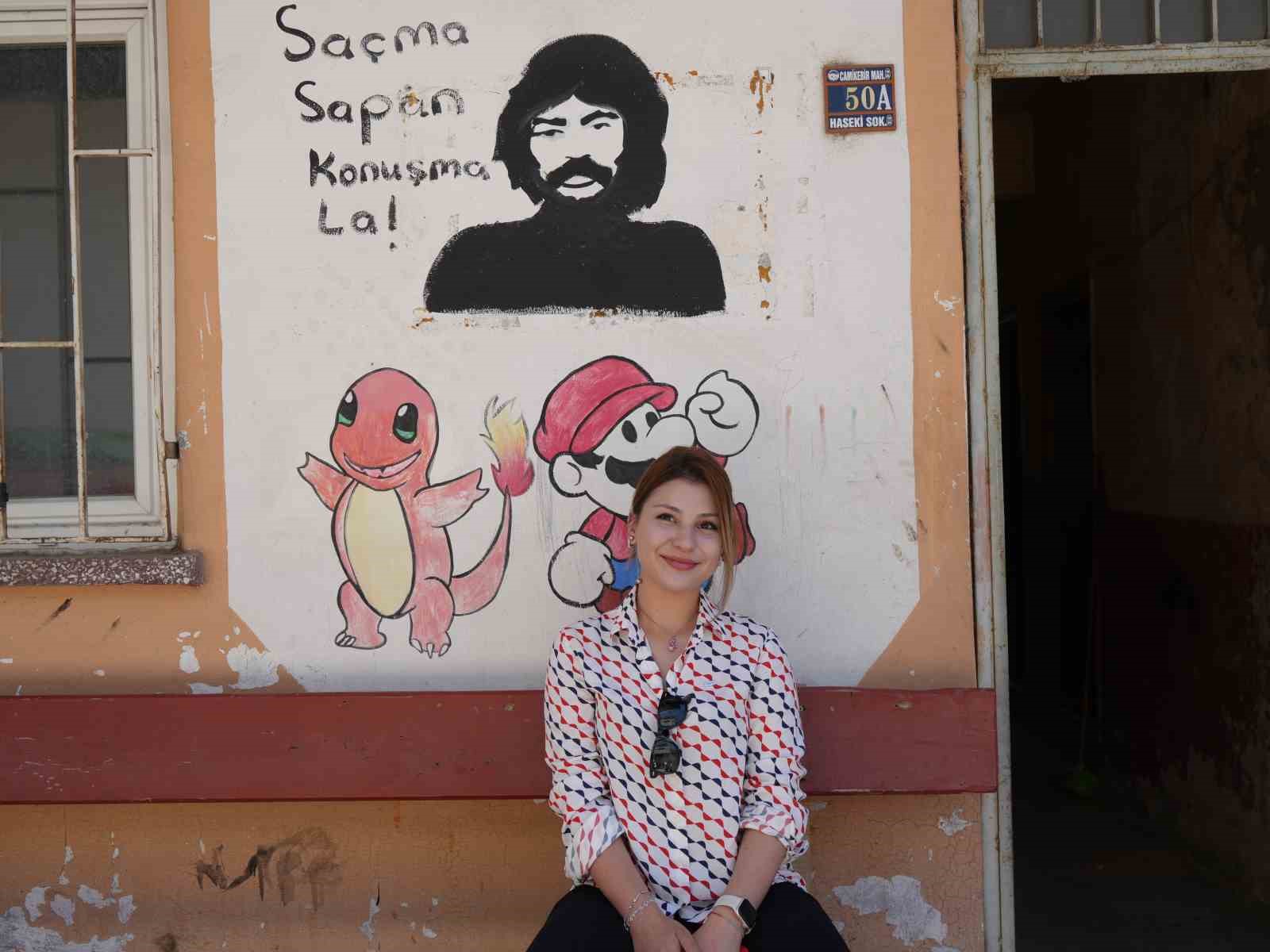 Babasının fabrikasının duvarlarında başladığı sanatı çocuklar için sokağa taşıdı