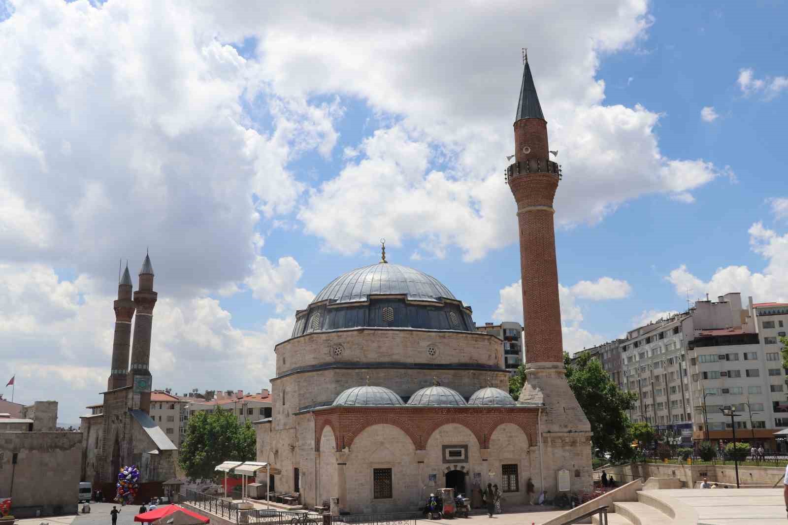 Birlik ve beraberliğin simgesi olan sadaka taşları günümüzde unutuldu