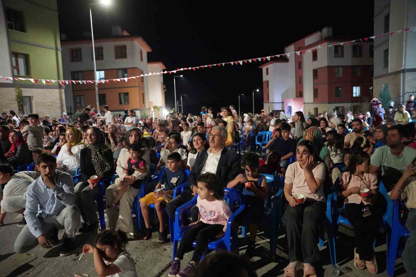 Kahta Belediyesi’nden çocuklara unutulmaz sinema gecesi
