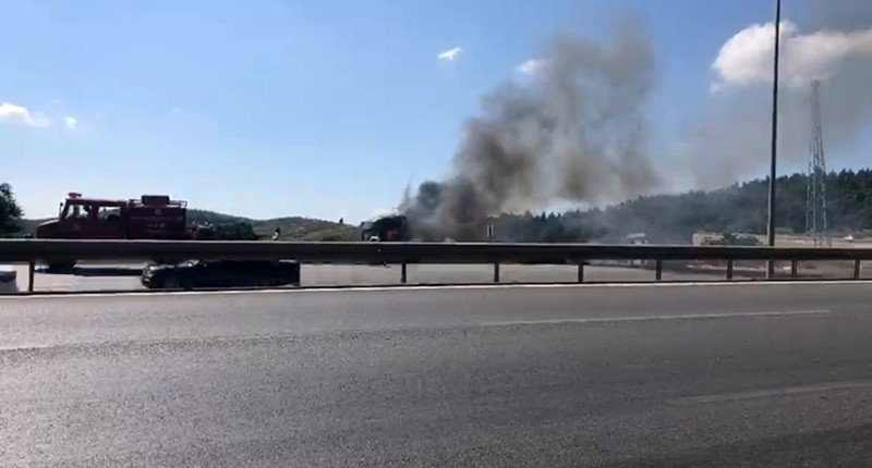 Bursa’da seyir halindeki tır alev topuna döndü