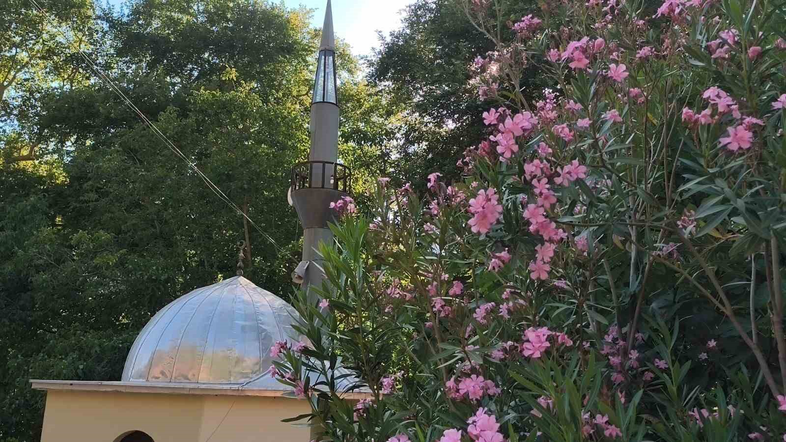 Mersin’de 9 metrekarelik cami dikkat çekiyor