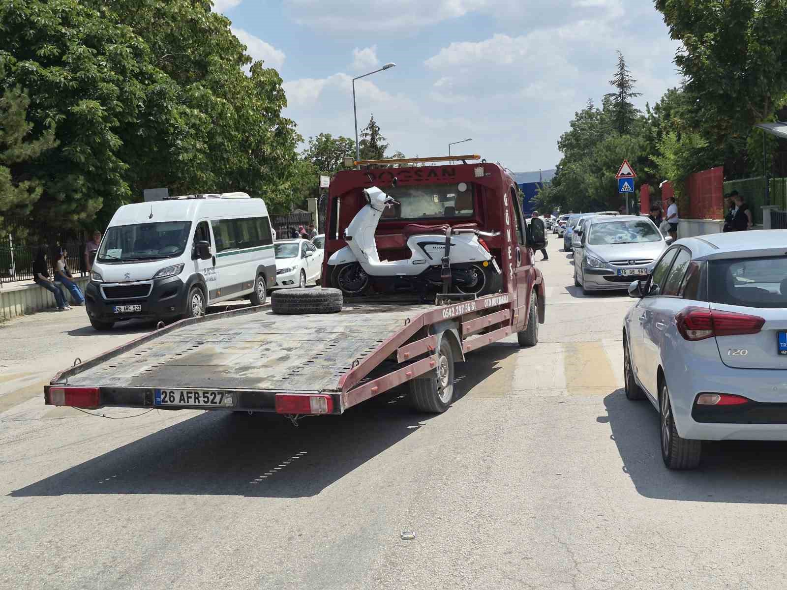 Eskişehir’de hatalı U dönüşü kazaya sebep oldu: 1 yaralı