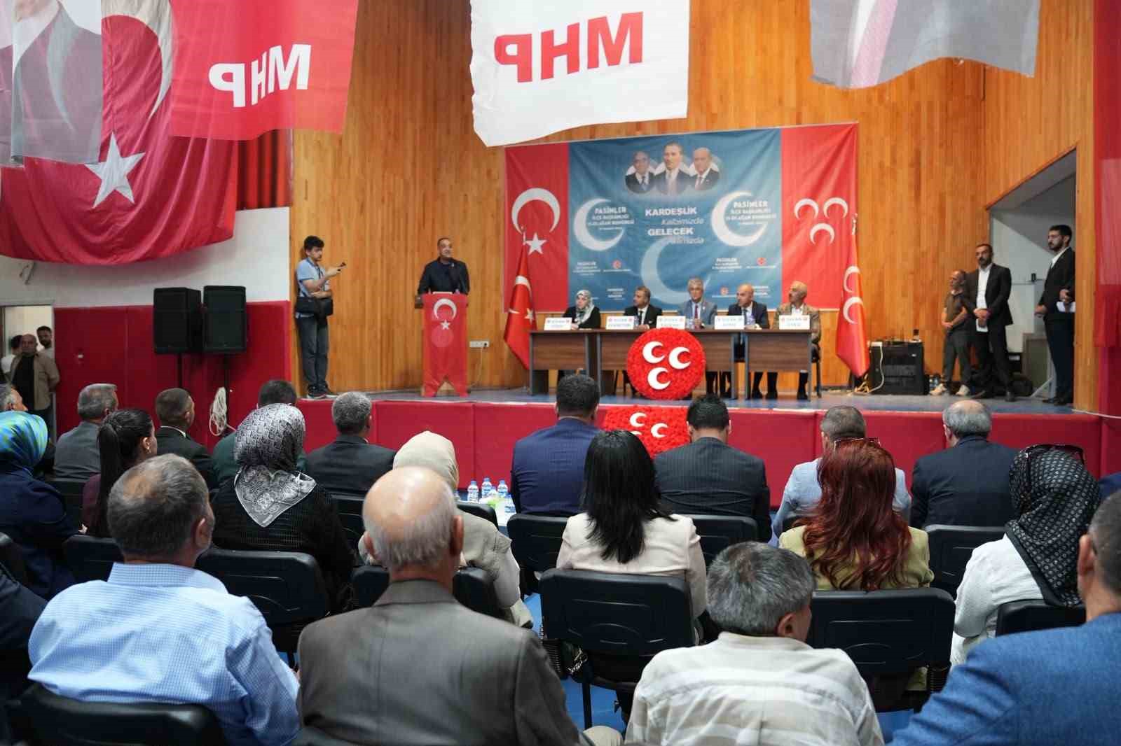 MHP’de ilçe kongreleri devam ediyor; Pasinler’de Erkan Yağar güven tazeledi