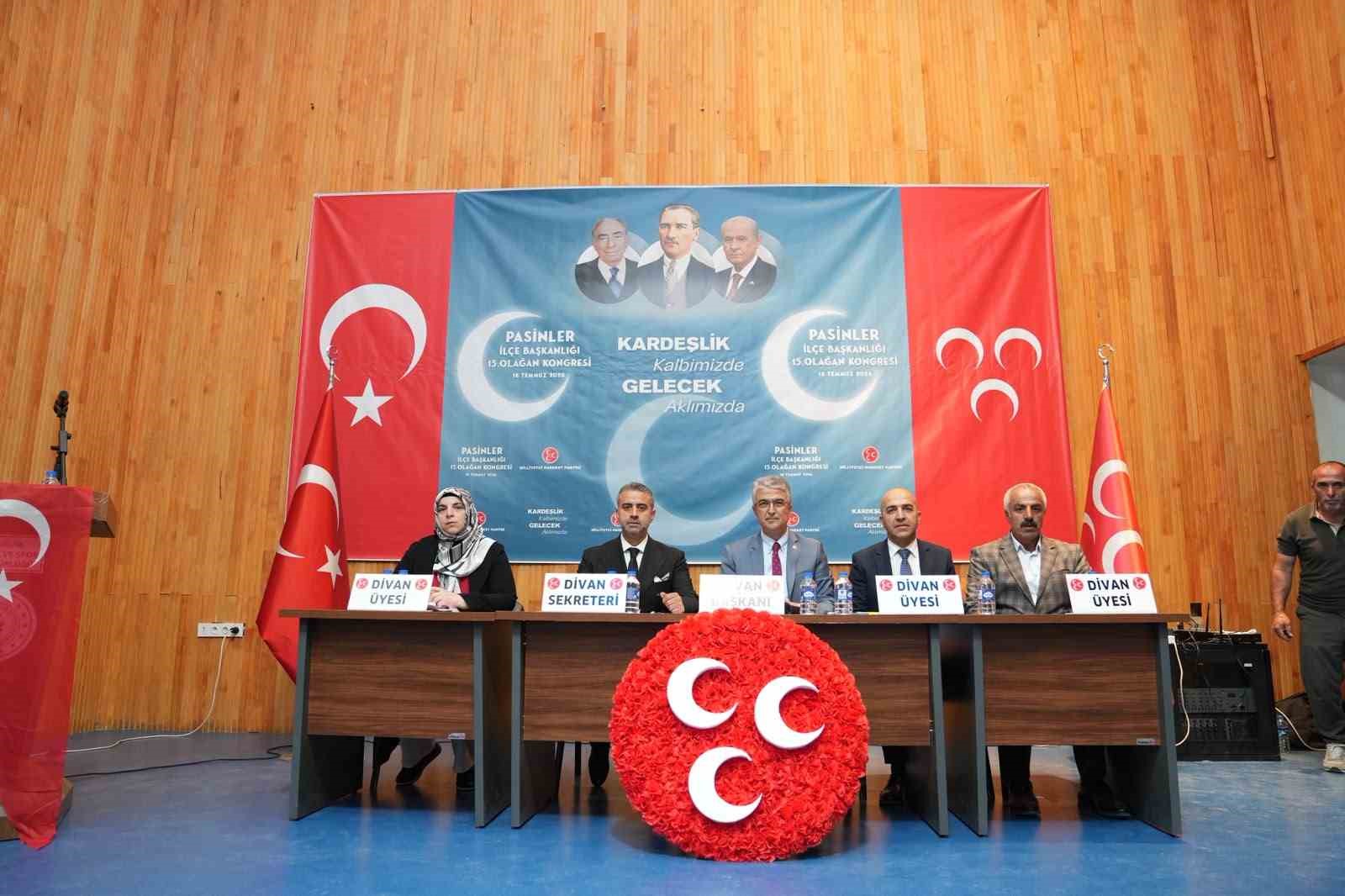 MHP’de ilçe kongreleri devam ediyor; Pasinler’de Erkan Yağar güven tazeledi