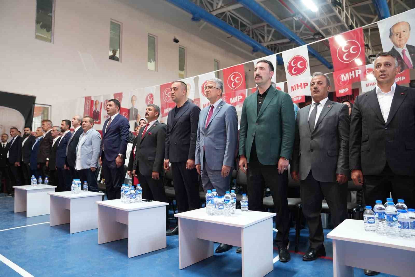 MHP’de ilçe kongreleri devam ediyor; Pasinler’de Erkan Yağar güven tazeledi