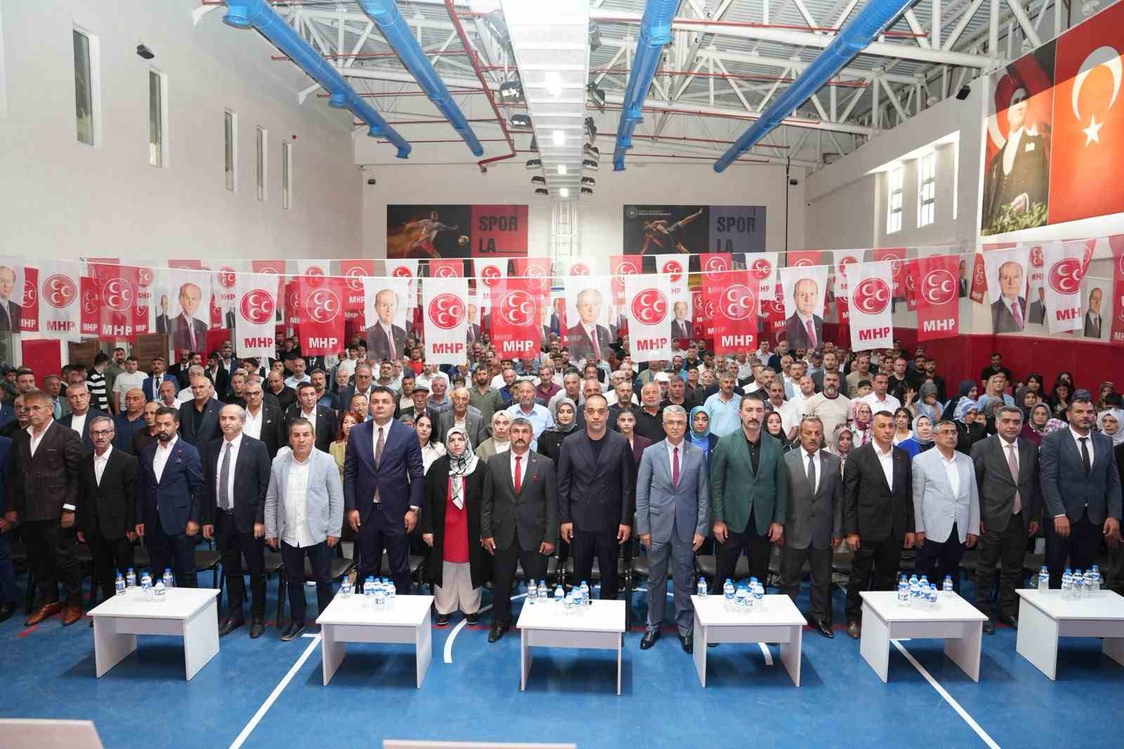 MHP’de ilçe kongreleri devam ediyor; Pasinler’de Erkan Yağar güven tazeledi