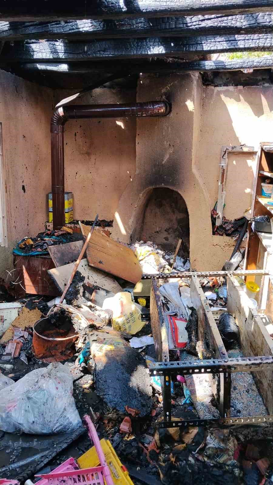 Tavşanlı’nın Derbent köyünde yangın