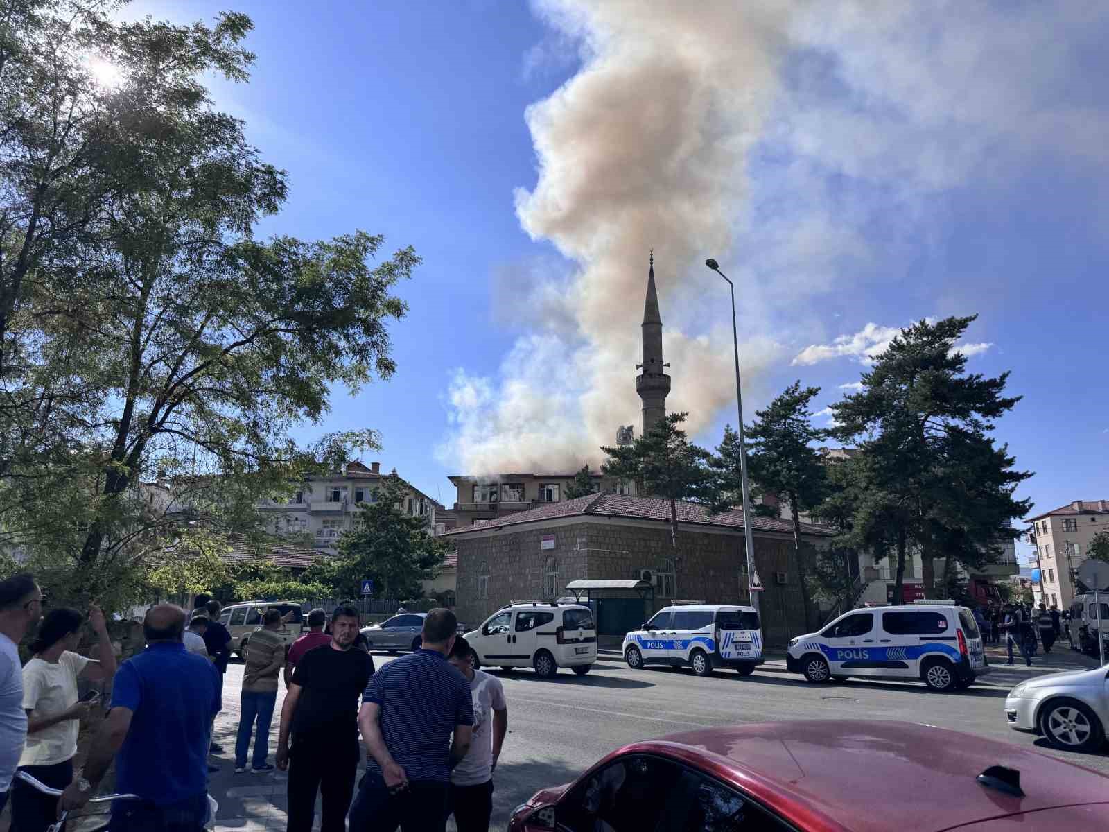 Kayseri’de korkutan çatı yangını