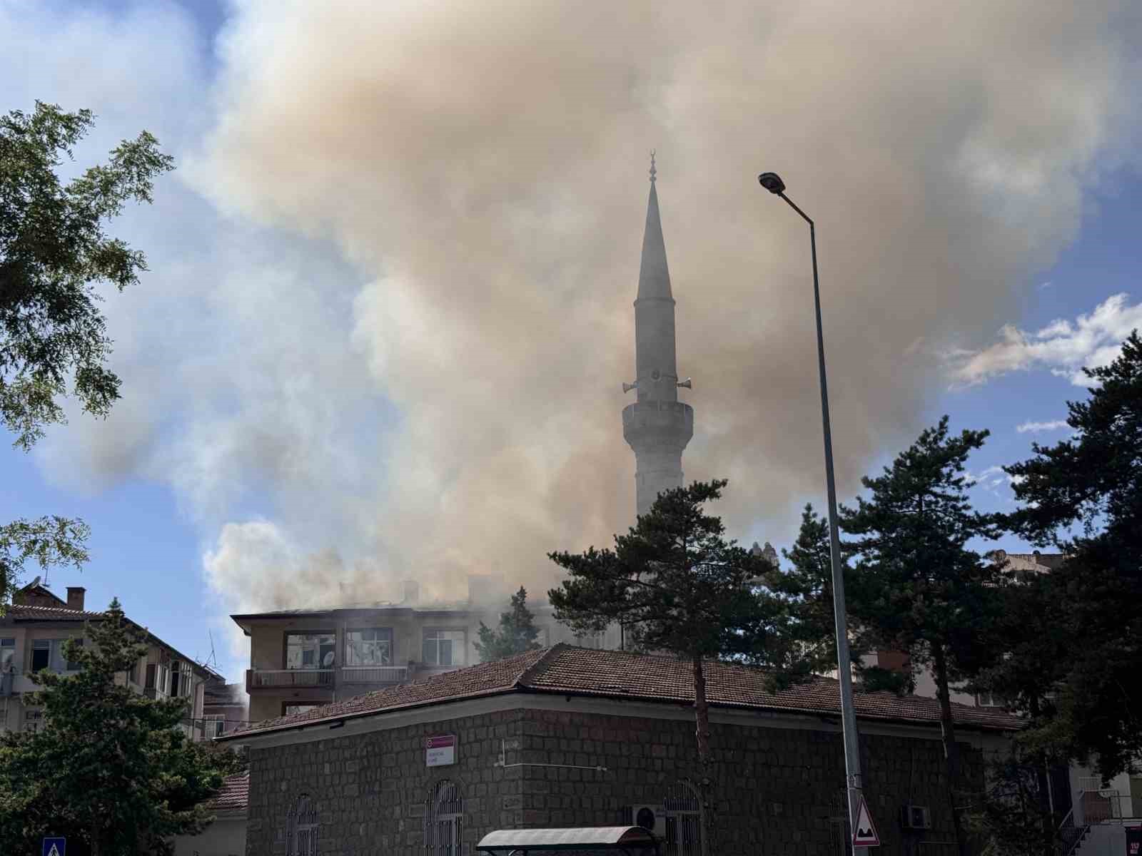 Kayseri’de korkutan çatı yangını