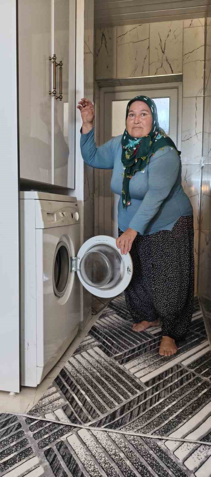 Mersin Silifke’de su sıkıntısı: Bidonlarla su taşıyan köylüler destek istedi