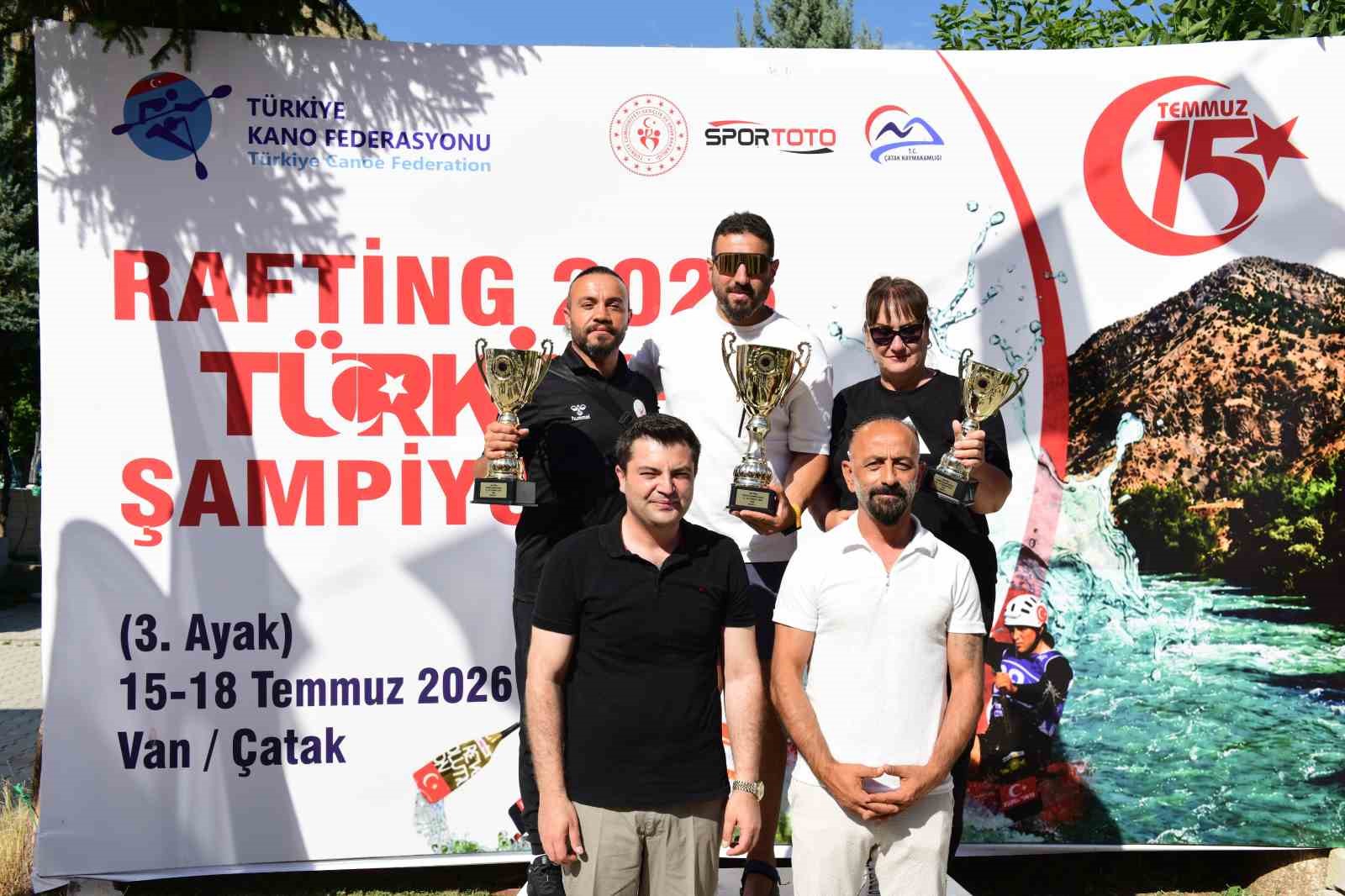 Rafting Türkiye Şampiyonası 3. ayak yarışları Çatak’ta sona erdi