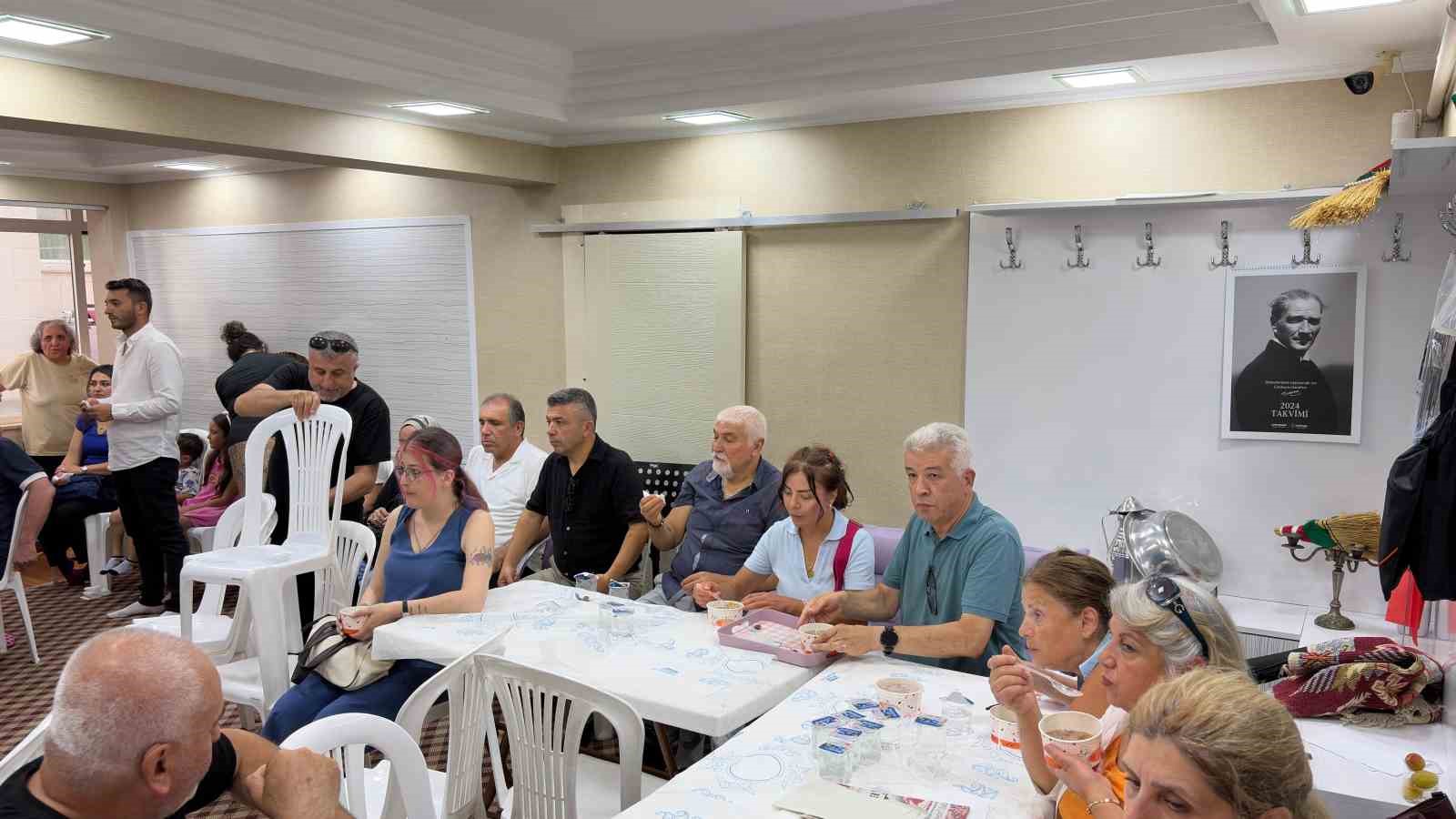 Türkmen Alevi Bektaşi Vakfı’ndan Muharrem ayına vesilesiyle aşure dağıtımı