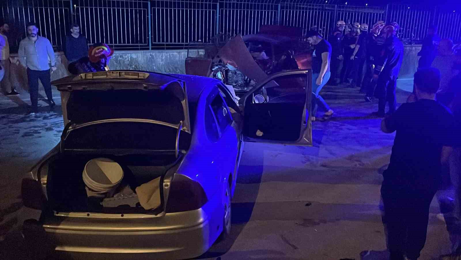 Sivas’ta 2 otomobil kafa kafaya çarpıştı: 6 yaralı