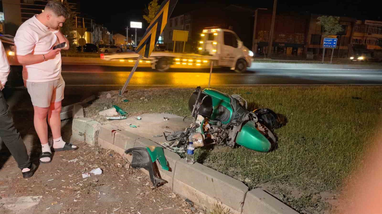 Direksiyon hakimiyetini kaybeden motosiklet sürücüsü ağır yaralandı