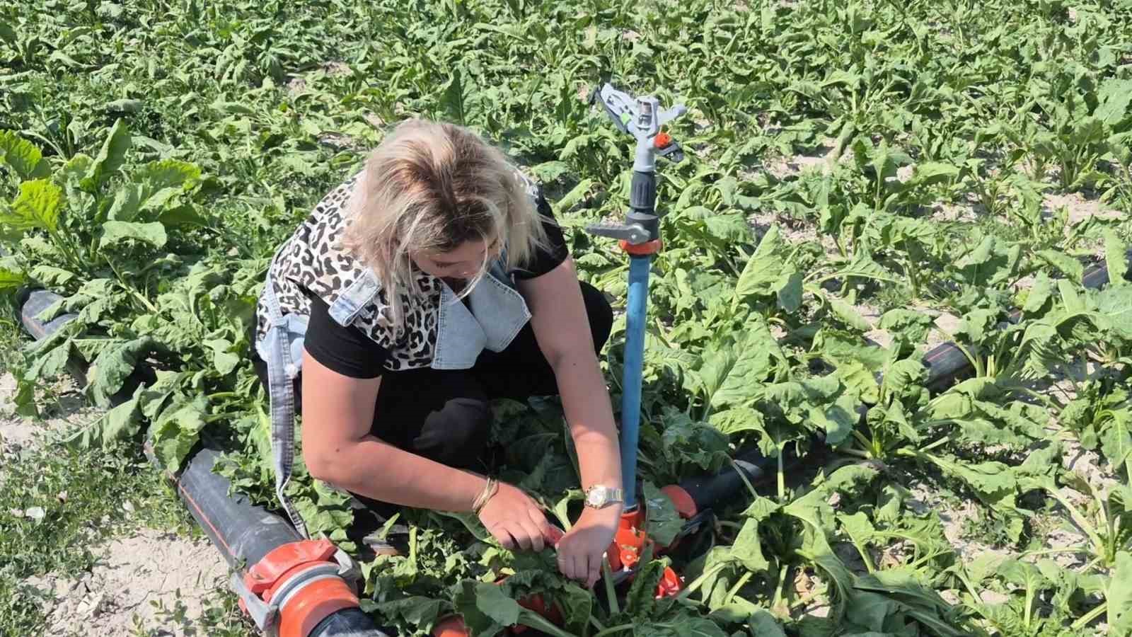 "Kız çocuğu yapamaz" diyenlere inat tarlada babasının sağ kolu oldu