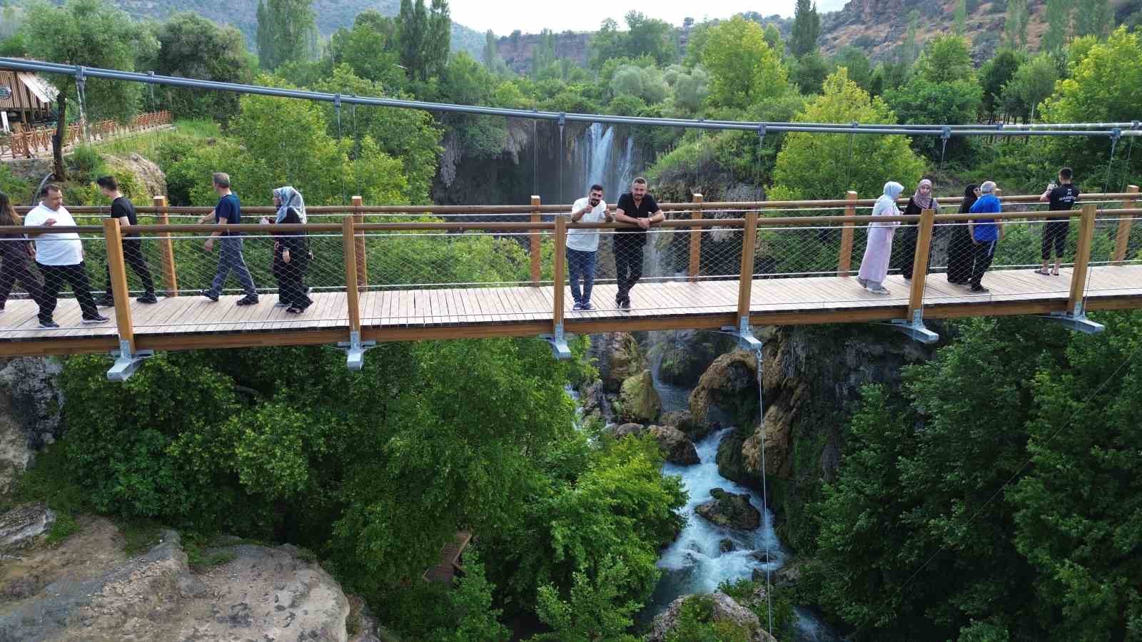 Yerköprü Şelalesi ziyaretçilerin uğrak noktası oldu