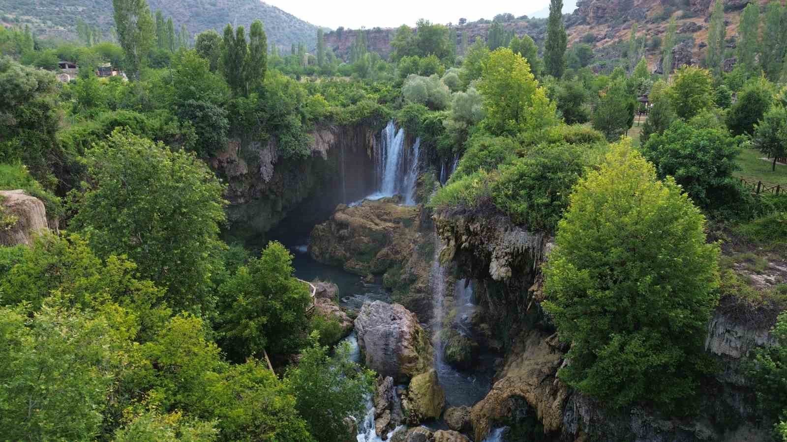 Yerköprü Şelalesi ziyaretçilerin uğrak noktası oldu