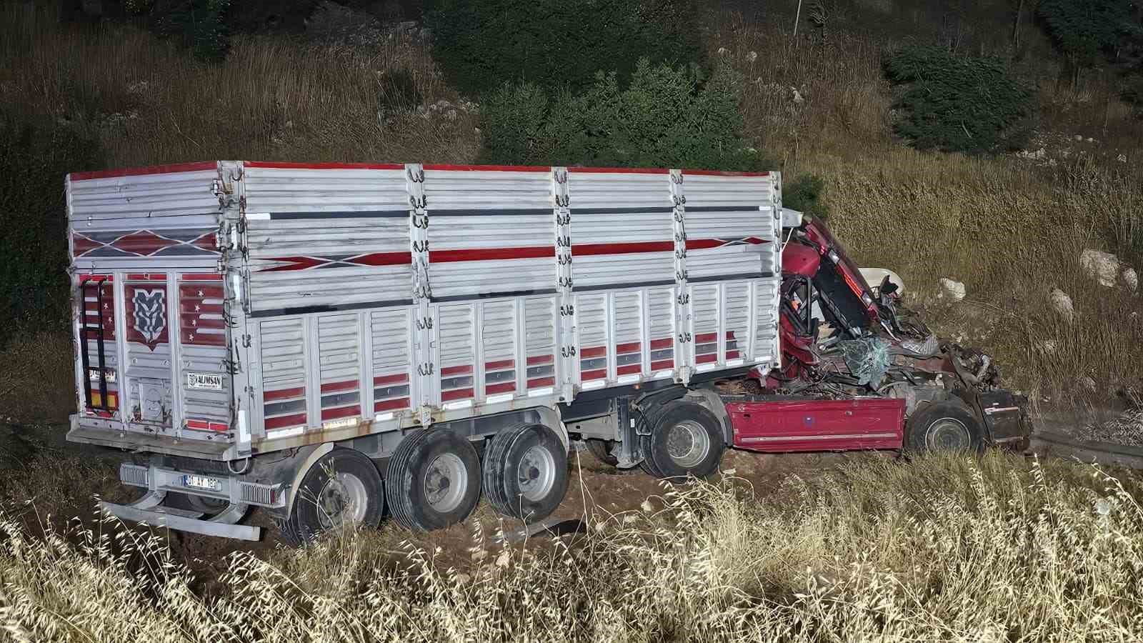 Kahramanmaraş’ta kamyon tıra arkadan çarptı: 1 yaralı