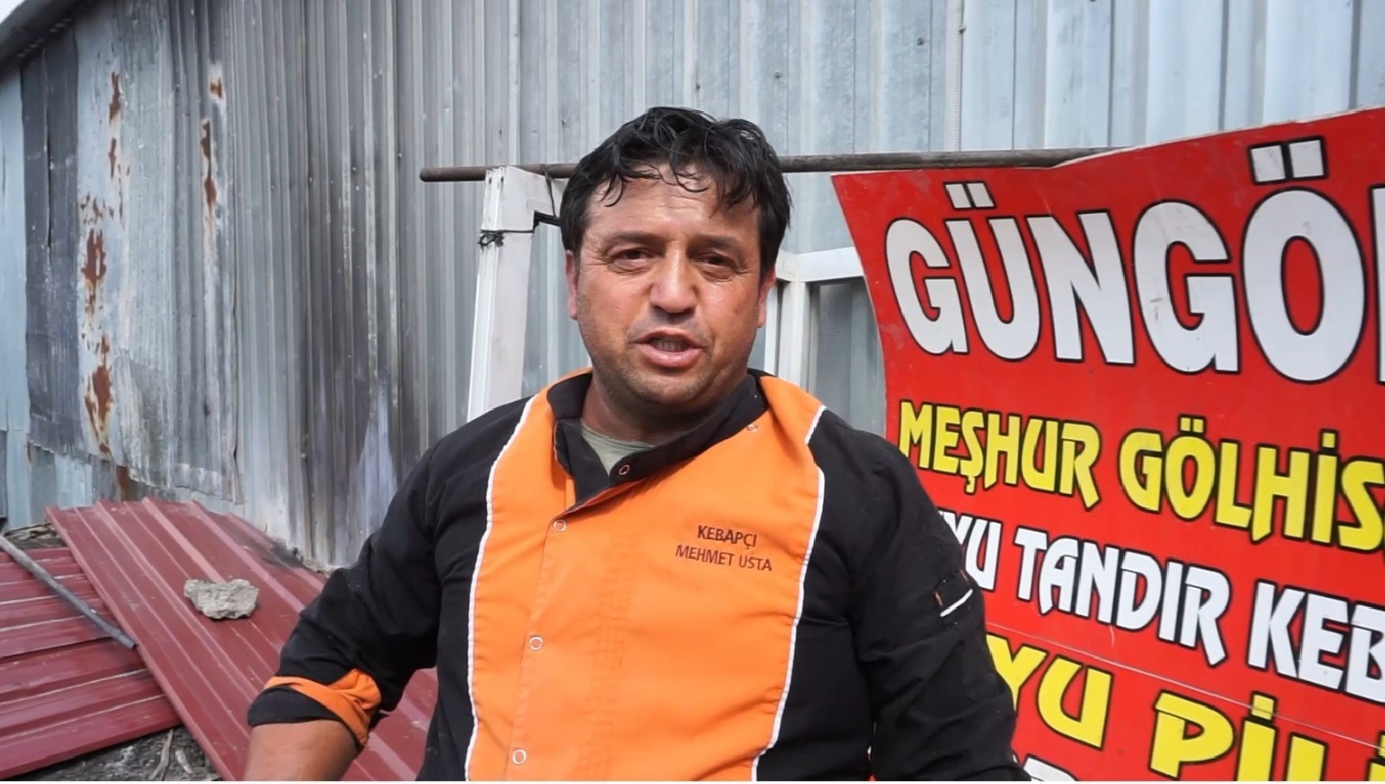 Özel kuyularda 2,5 saatte pişiriliyor sadece süt kuzusu kullanılıyor