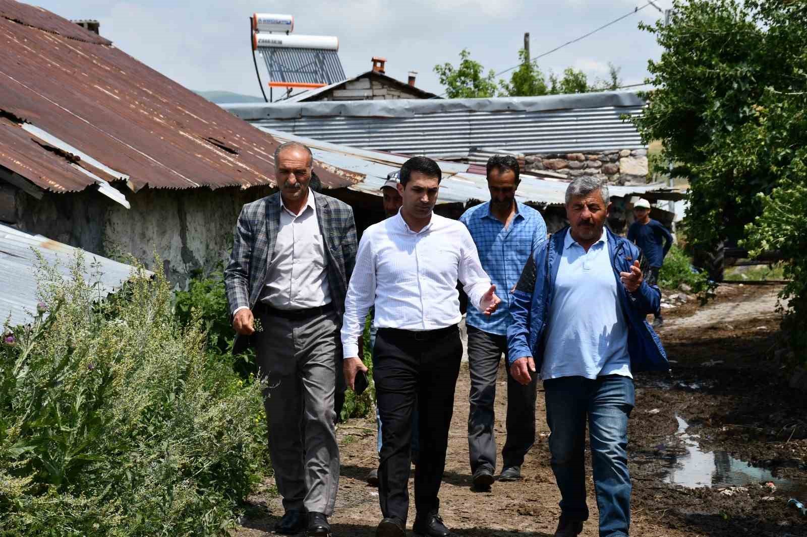 AK Parti Sarıkamış teşkilatı köylerde vatandaşlarla buluştu