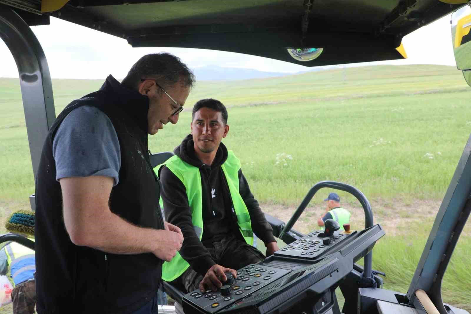 Vali Ziya Polat, Selim’de devam eden yol çalışmalarını yerinde inceledi