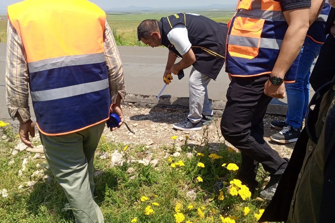 Vali Ziya Polat, Selim’de devam eden yol çalışmalarını yerinde inceledi