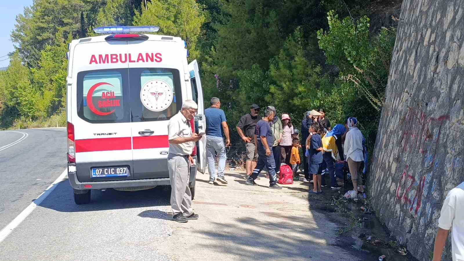 Tatilden dönen ailenin otomobili alev alev yandı muhtemel faciadan dönüldü