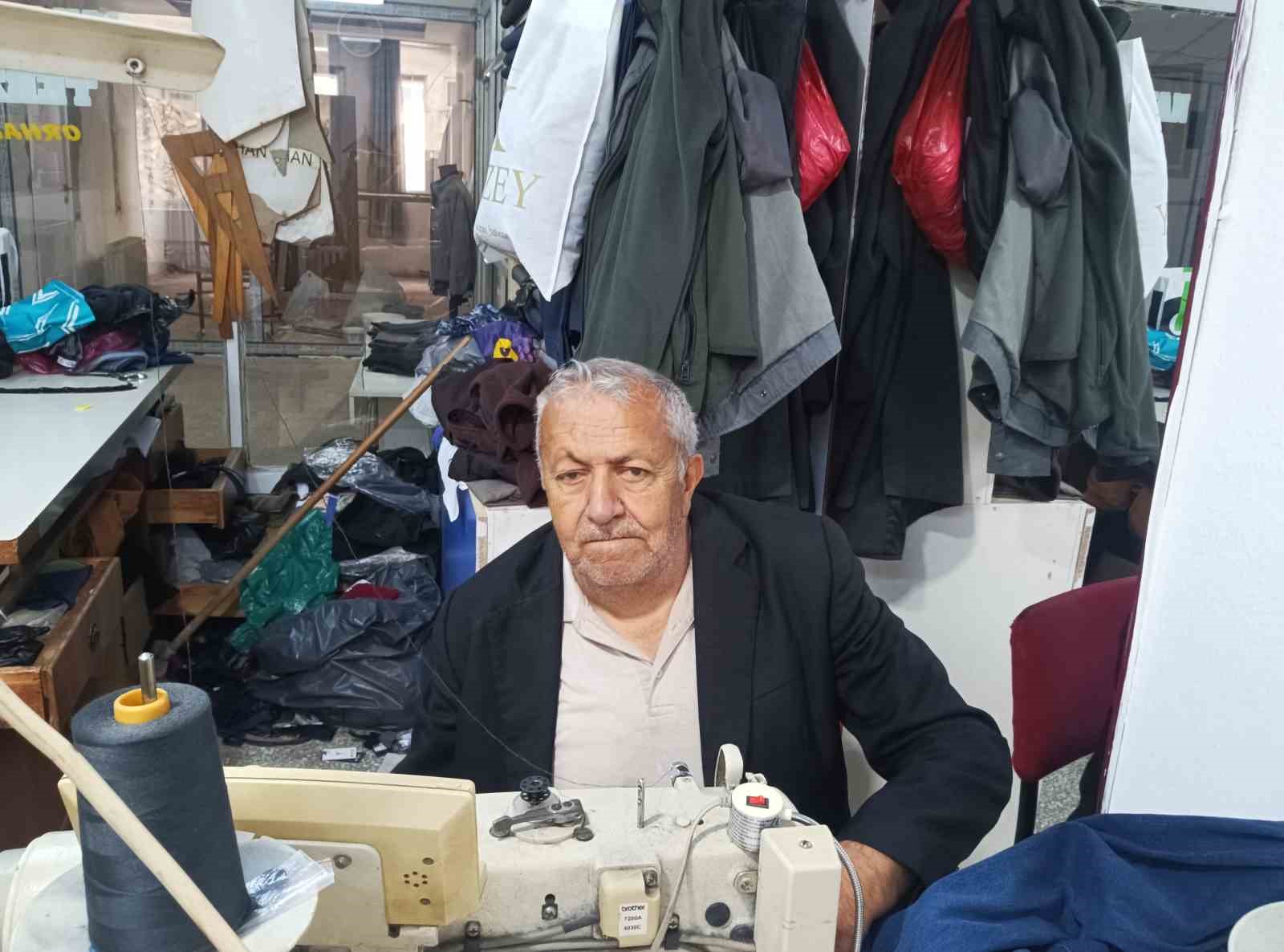 40 yıllık terzi, ilk günkü heyecanla mesleğini sürdürüyor