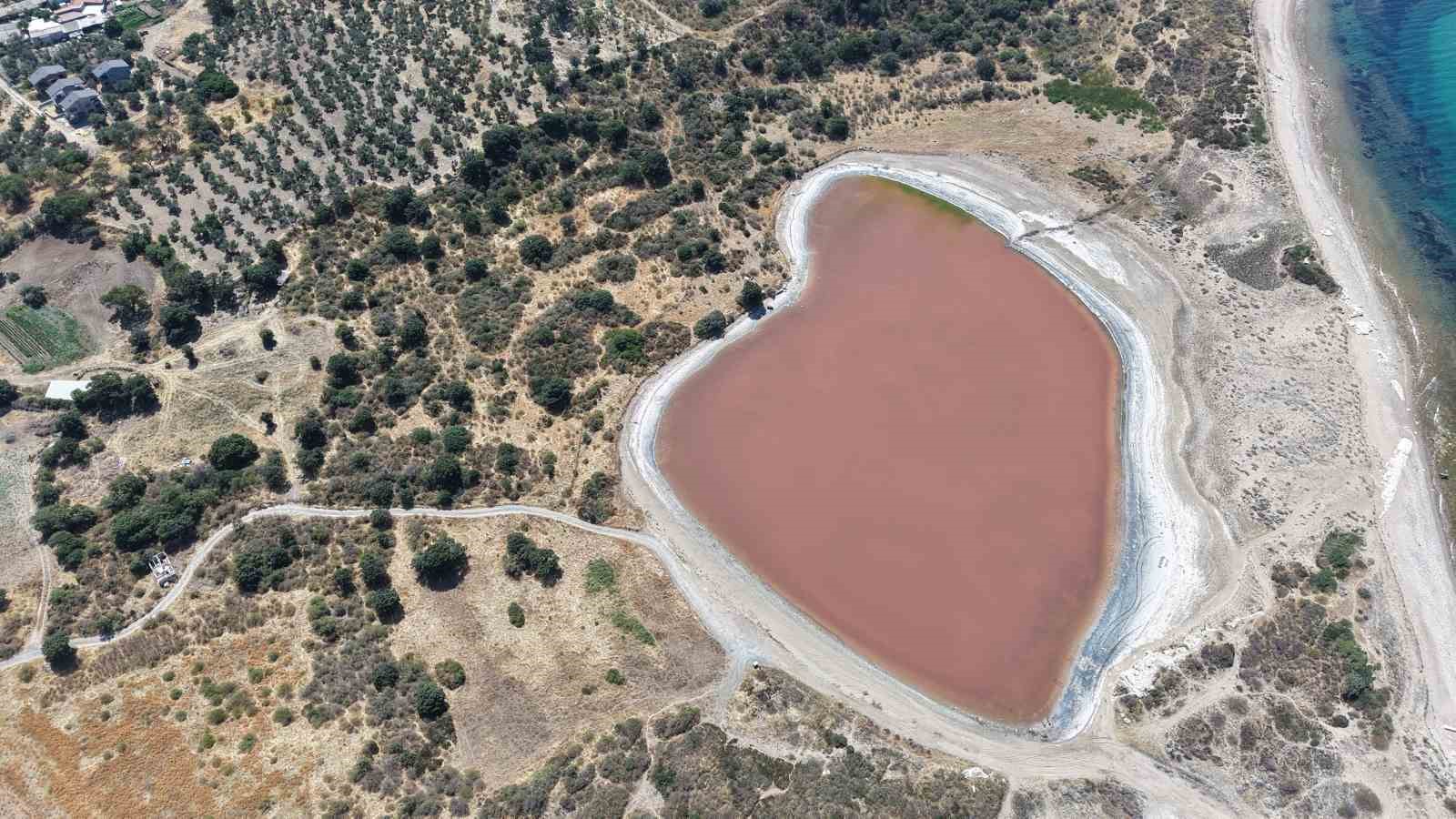 2 bin yıllık antik liman, kalpli pembe göle dönüştü