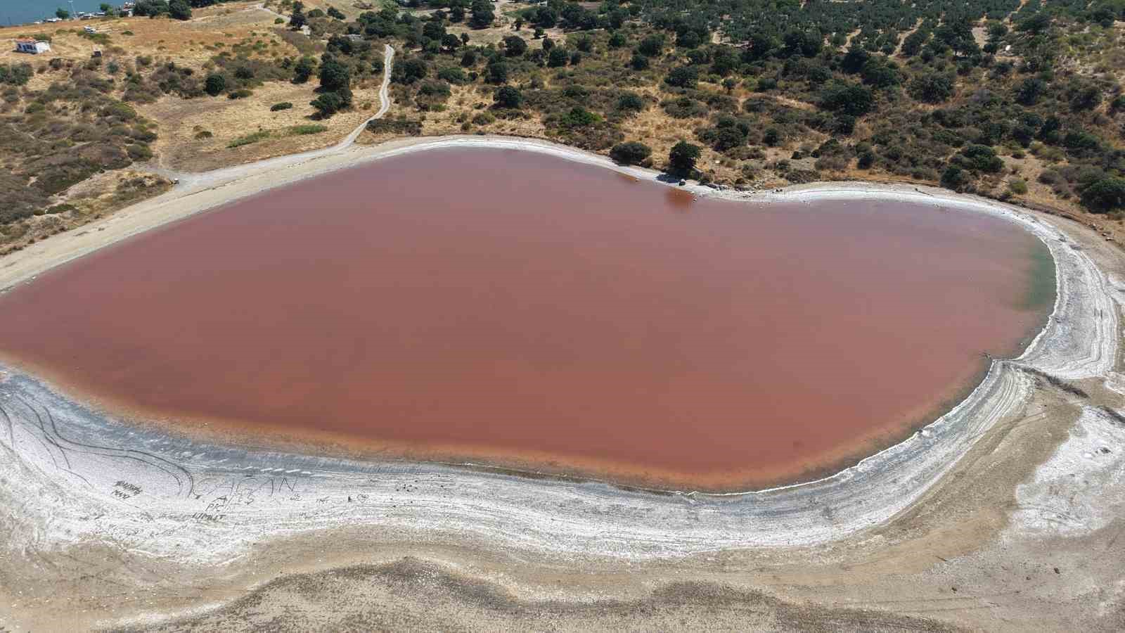 2 bin yıllık antik liman, kalpli pembe göle dönüştü