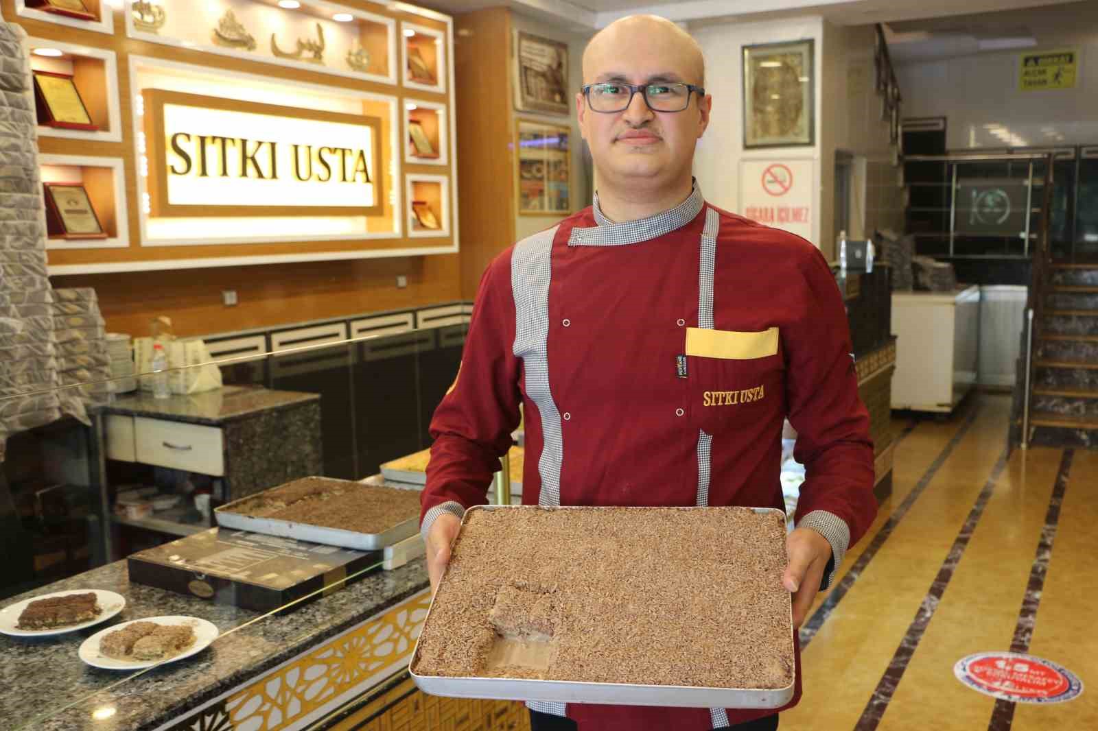 Diyarbakır’ın kavurucu sıcağında serinleten lezzet: Soğuk baklava, yaz aylarında vatandaşların vazgeçilmezi oldu