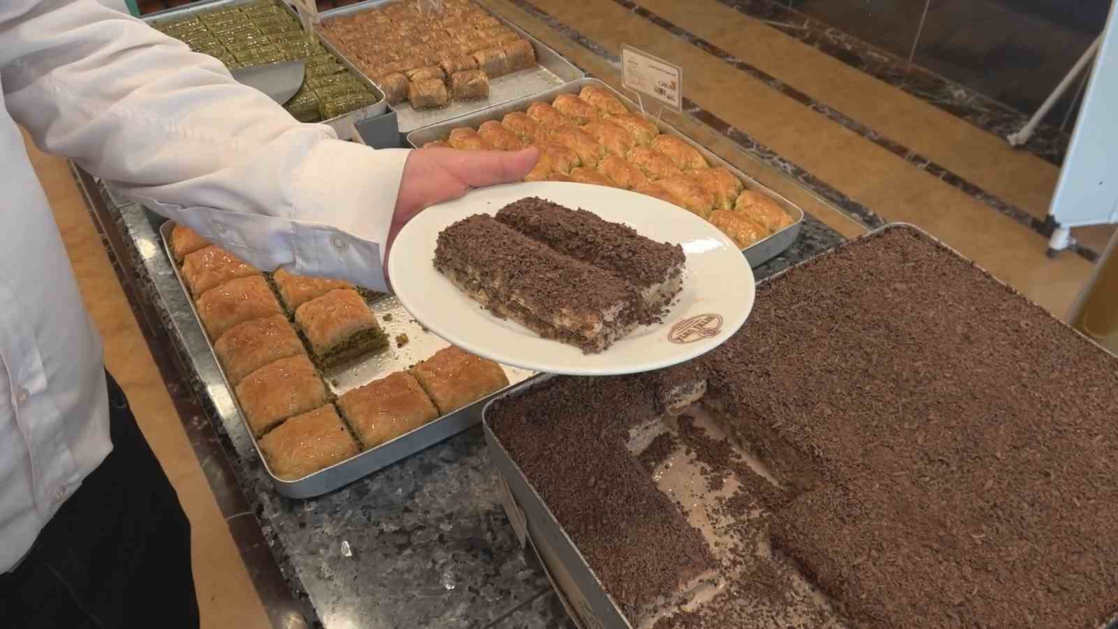 Diyarbakır’ın kavurucu sıcağında serinleten lezzet: Soğuk baklava, yaz aylarında vatandaşların vazgeçilmezi oldu