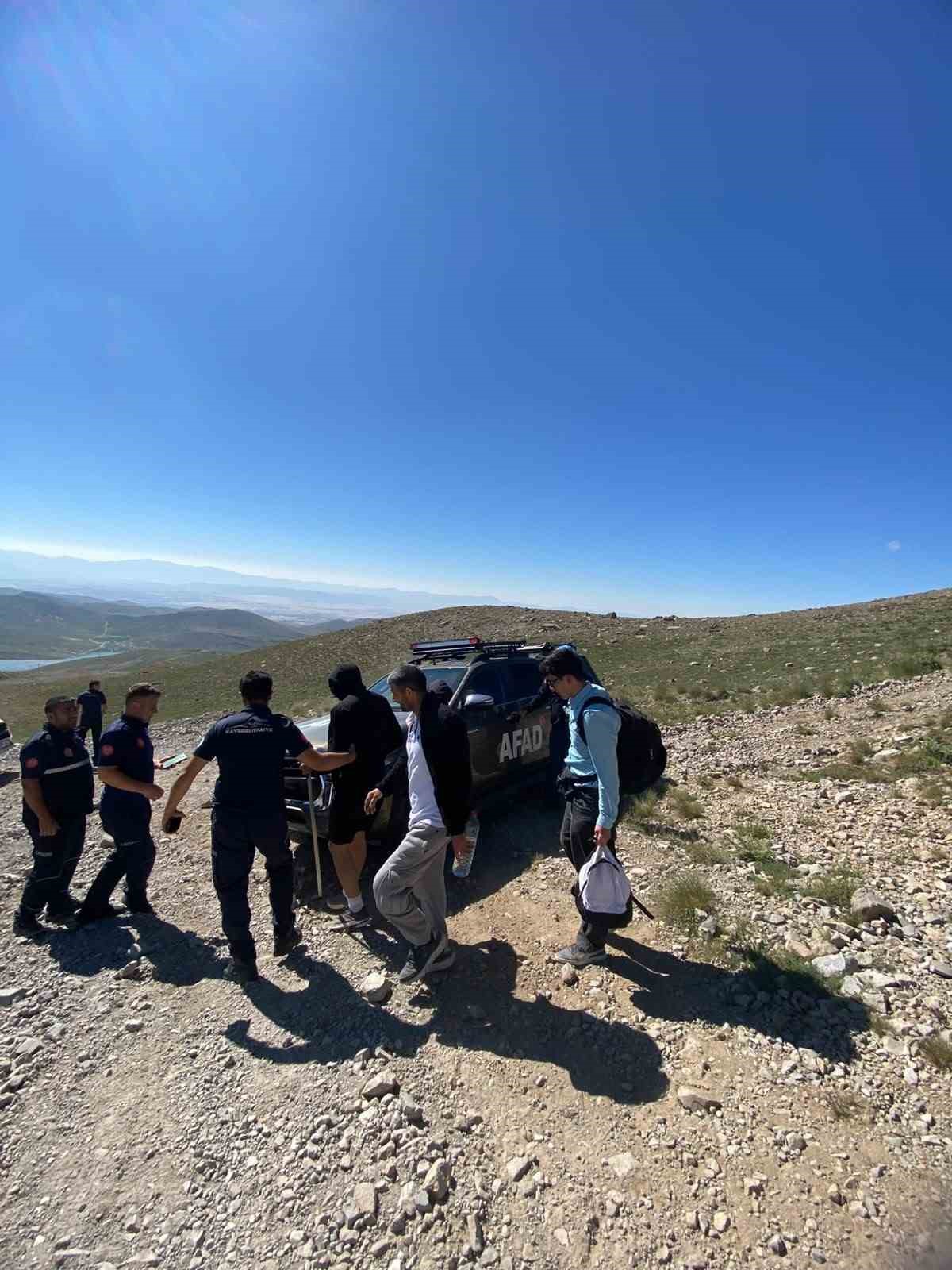 Erciyes’te rahatsızlanarak mahsur kalan 3 kişi kurtarıldı