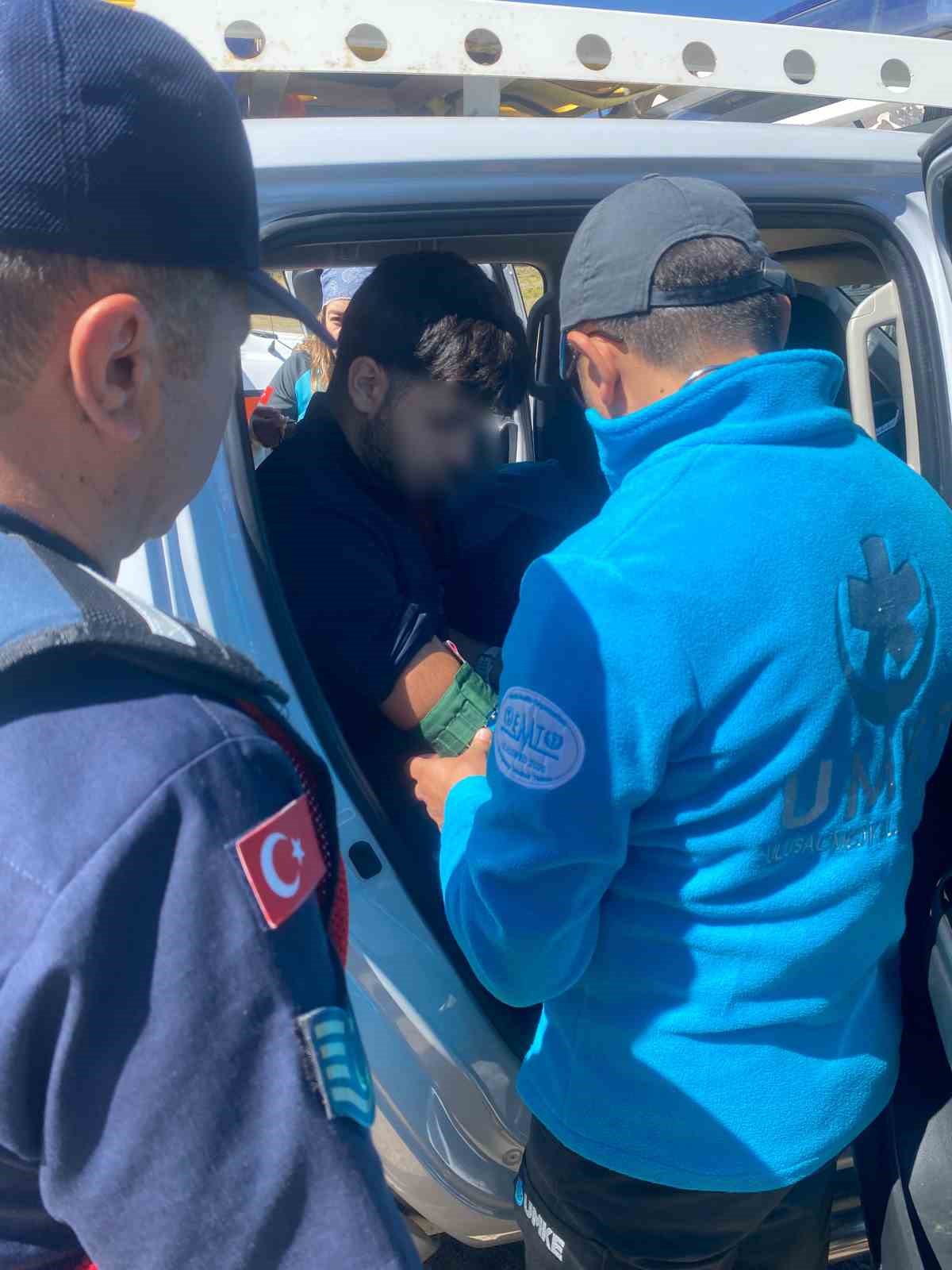 Erciyes’te rahatsızlanarak mahsur kalan 3 kişi kurtarıldı
