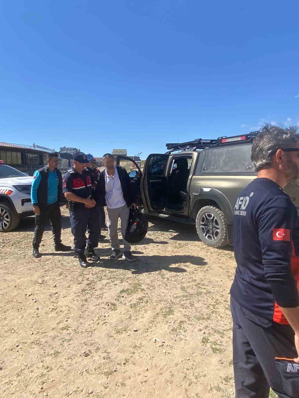 Erciyes’te rahatsızlanarak mahsur kalan 3 kişi kurtarıldı