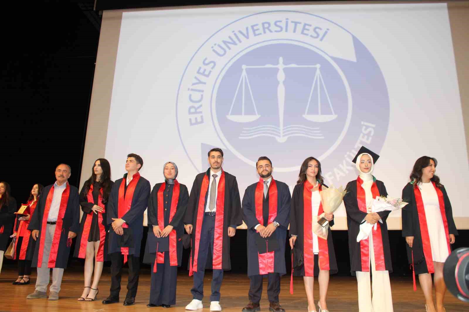 79 yaşında avukat oldu