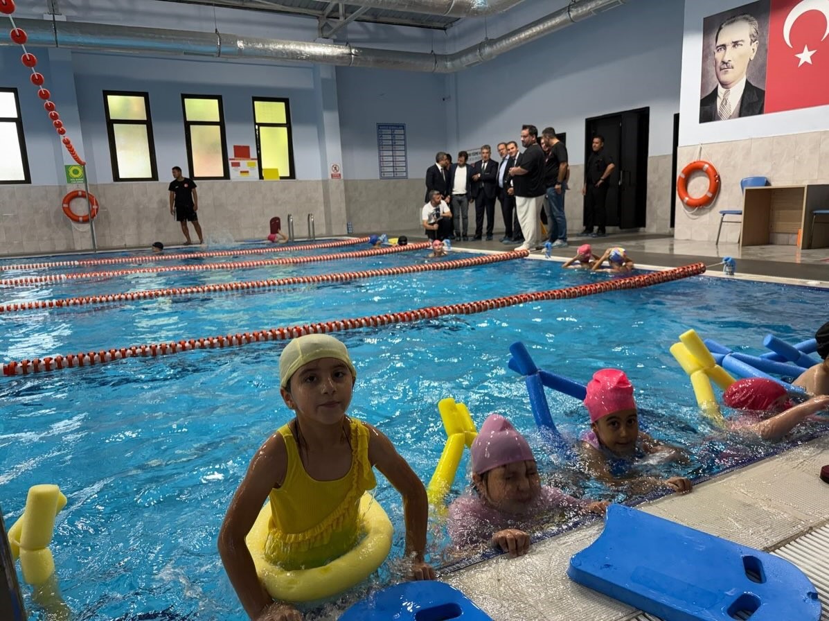 Milletvekili Kasapoğlu, Bayındır’da esnaf, çiftçi ve gençlerle buluştu