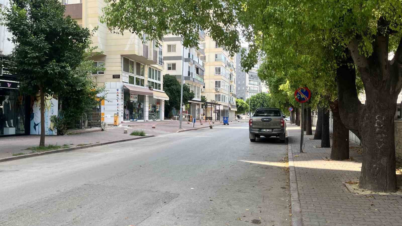 Adanalılar sıcaktan kaçtı, cadde ve sokaklar boş kaldı